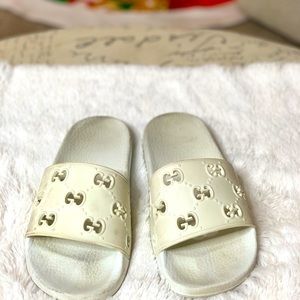 Gucci white pursuit slide sandals size 7.5 GG logo rubber authentic